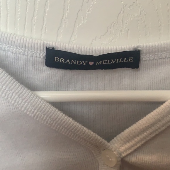BRANDY MELVILLE CROPPED BUTTON UP TOP - Picture 3 of 4